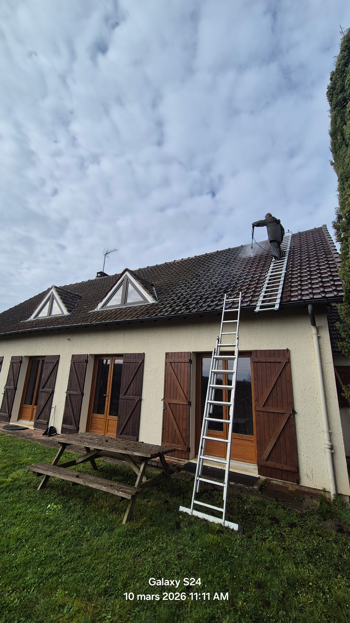Nettoyage du faîtage de toiture - L'Eco-Renov