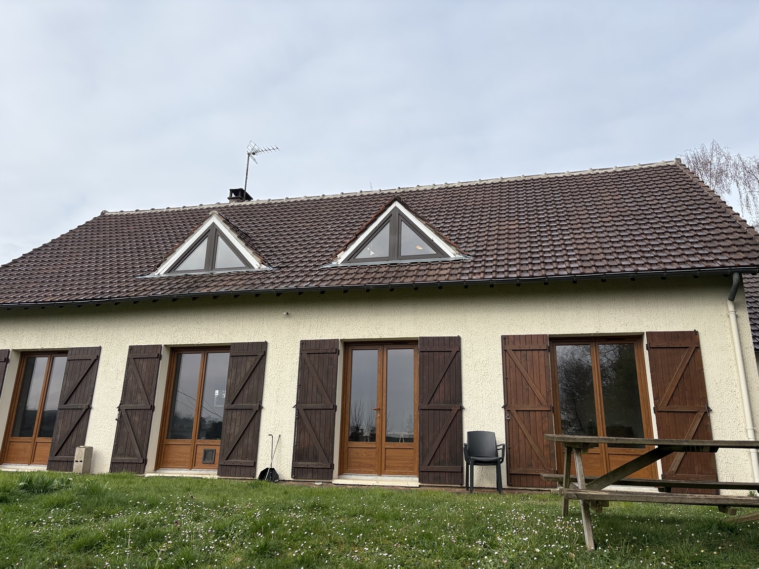 Nettoyage toiture maison dans l'Yonne - L'Eco-Renov