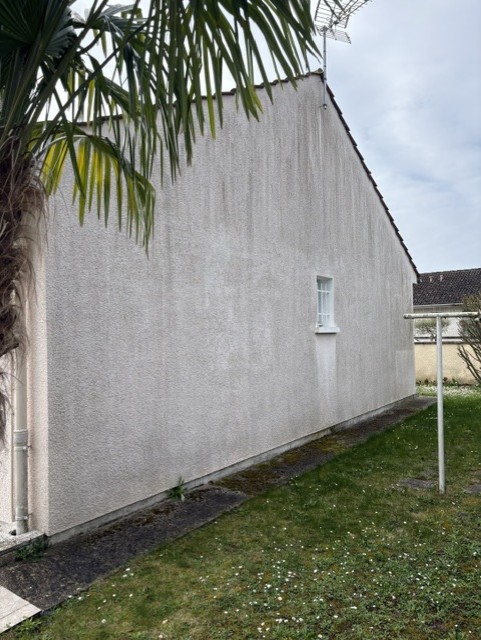 Façade avant ravalement à Saint-Clément