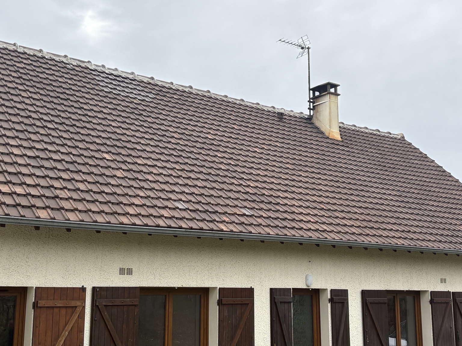Toiture après nettoyage haute pression - L'Eco-Renov